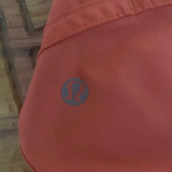 Lululemon - Picture 3 of 4